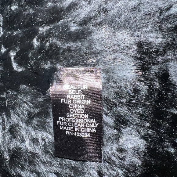 Etienne Aigner blouse. - Picture 5 of 5